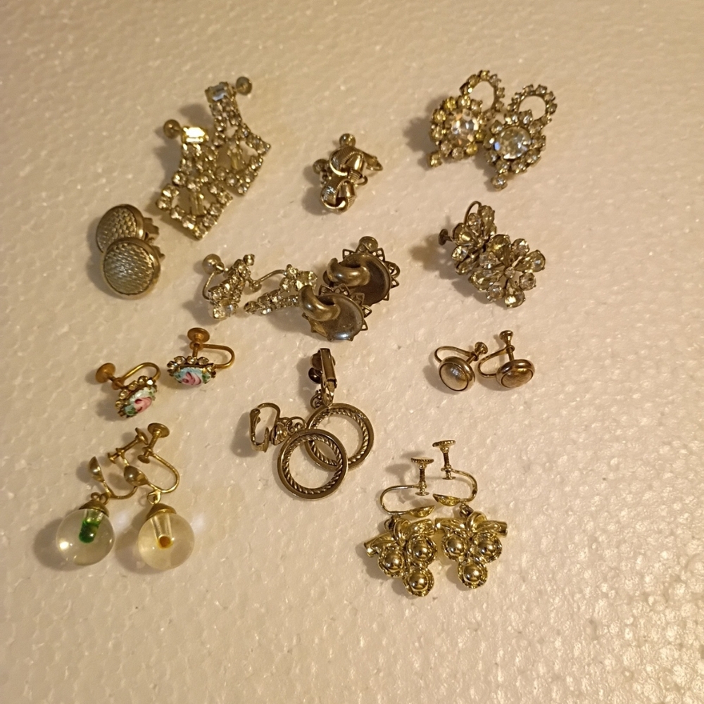 Vintage Screwback And Clip On Earrings Lot